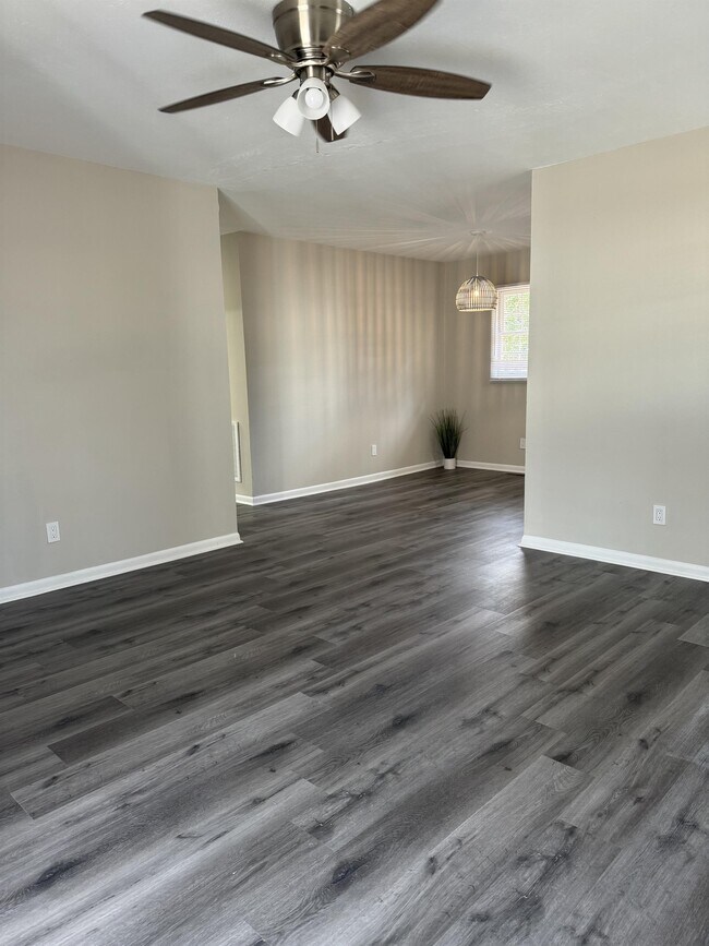 Photo - 824 Stoneykirk Dr