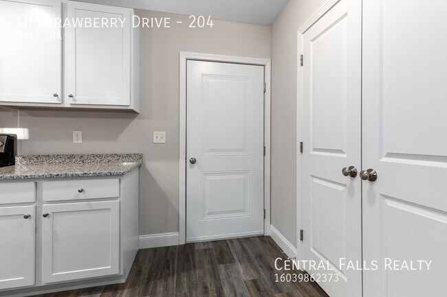 Photo - 10 Strawberry Dr Unit 204