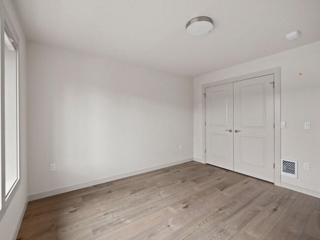 Photo - 21929 NE Halsey St Unit 301