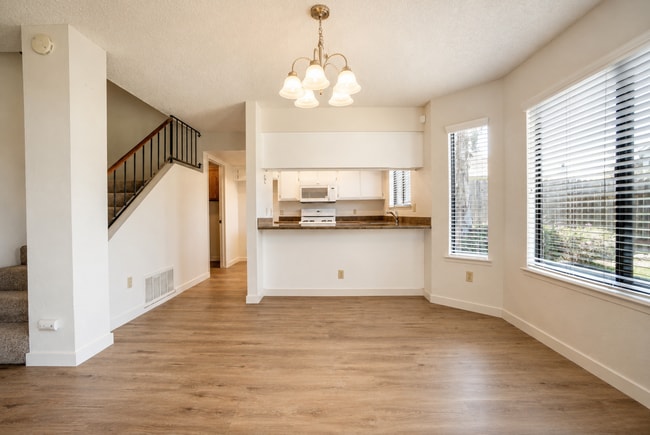 Photo - 1221 Primrose Ct