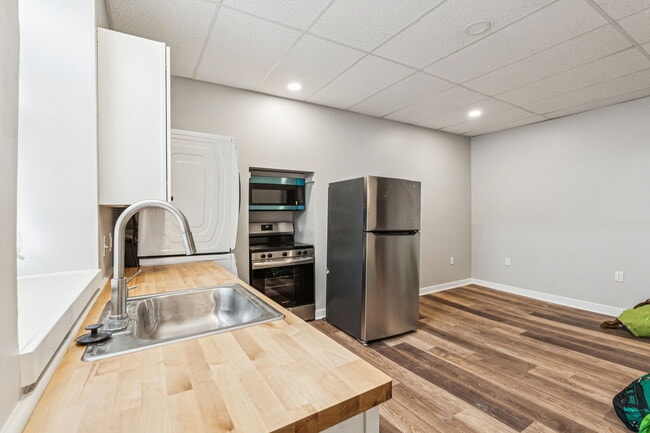 Photo - 2553 E Somerset St Unit 1R