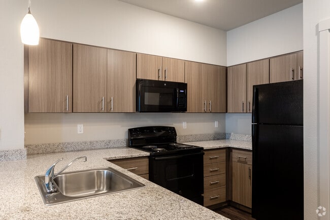 1BR, 1BA - 713 SF