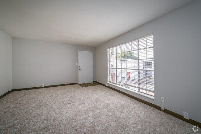 2BR, 1BA - 869SF