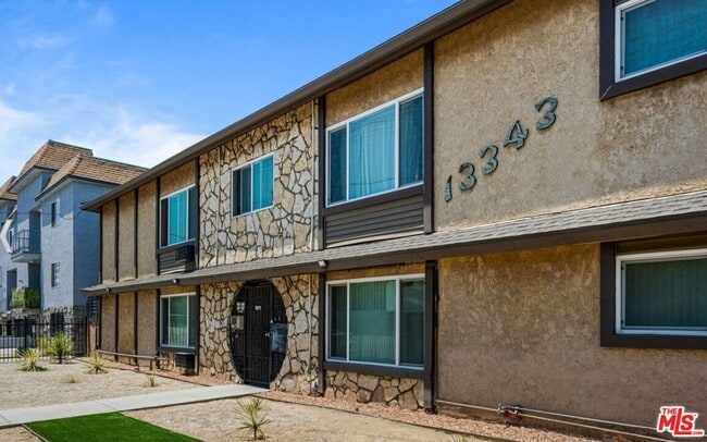 Building Photo - 13343 Victory Blvd Unit 2 Rental