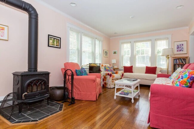 Photo - 16A Linden Pl