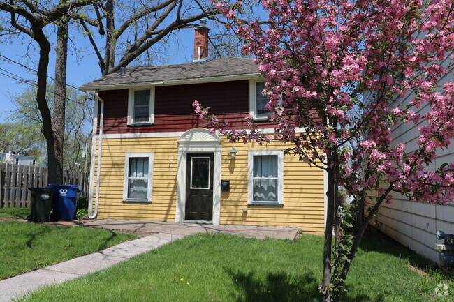 Building Photo - 1326 E 12th St Rental