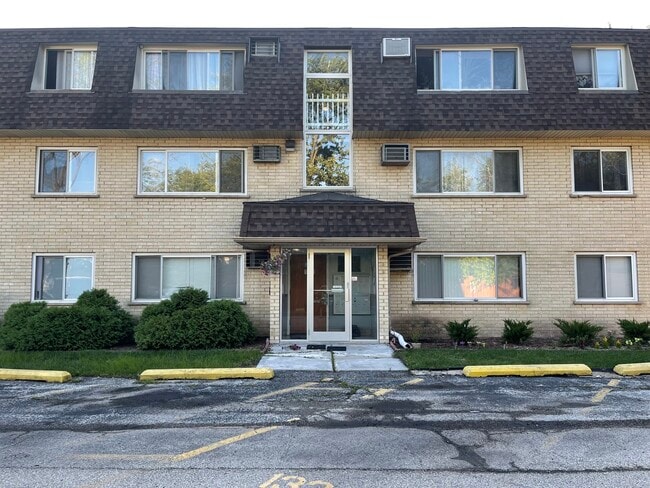 Building Photo - 8816 Briar Ct Unit 2C Rental