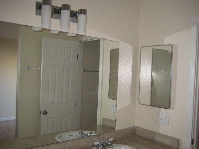 Baño - Vista Del Sol Apartments