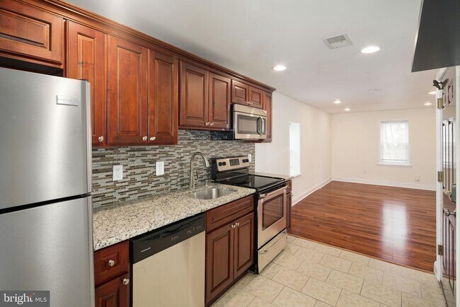 Building Photo - 1510 Brown St Unit 3