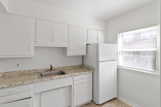 Photo - Pointe Garden Apartments (Pointe Garden Holdings, LLC)