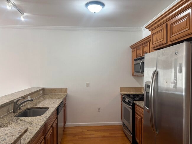 Photo - 528 52nd St Unit 202