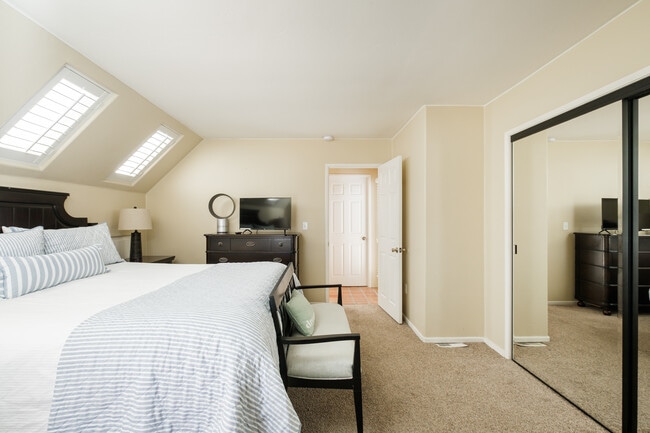 Photo - 734 Jersey Ct