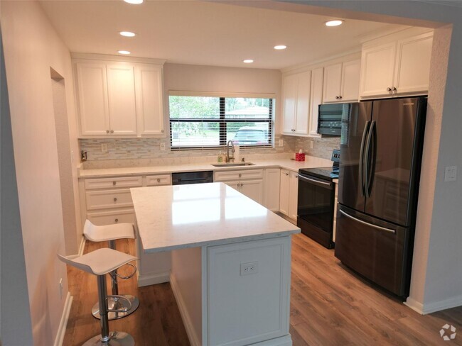 Building Photo - 988 SW 9th Ave Rental