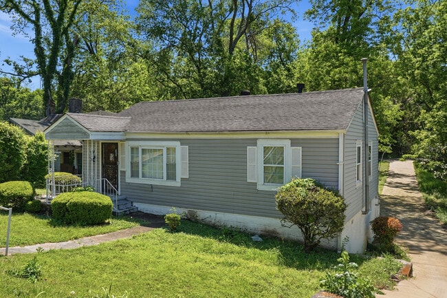 Building Photo - 517 11th Ct W