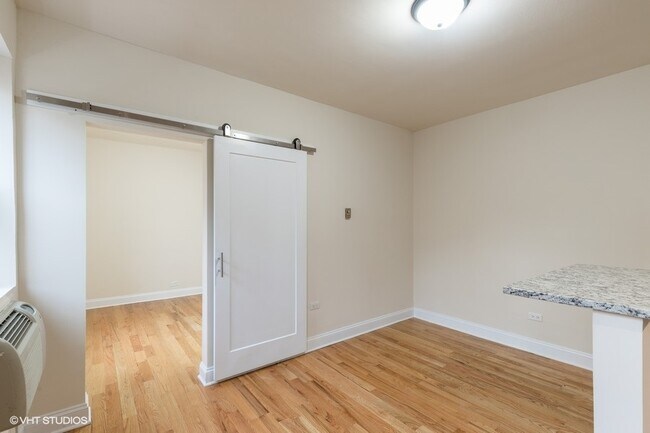 Photo - 1430 N Dearborn Pkwy Unit 402