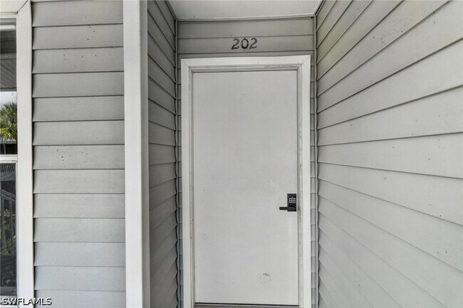 Photo - 1915 Courtyard Way Unit 202