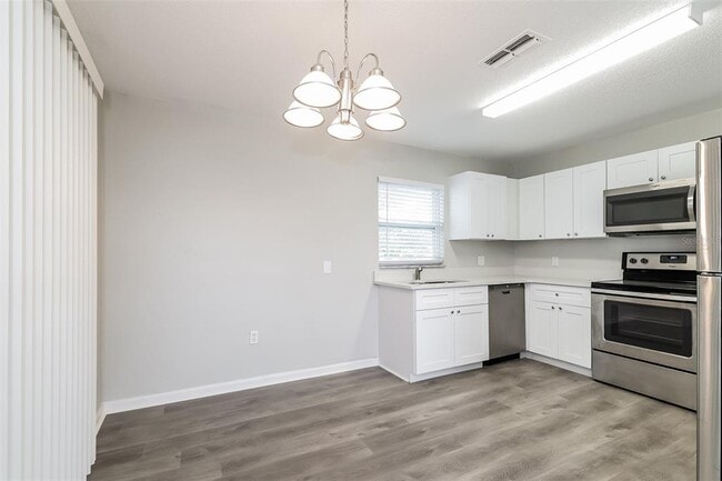 Photo - 425 Danube Way