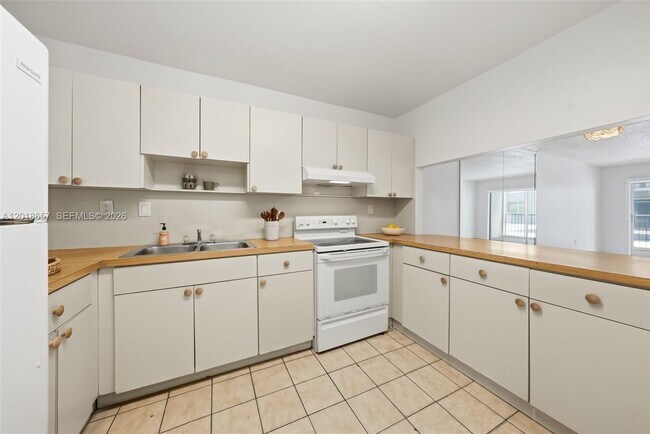 Photo - 305 W 68th St Unit 206