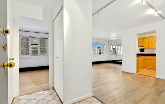 Photo - 700 W Bittersweet Pl Unit 1004