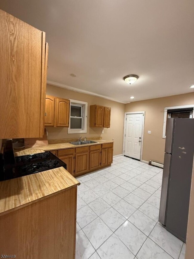 Photo - 389 Amherst St