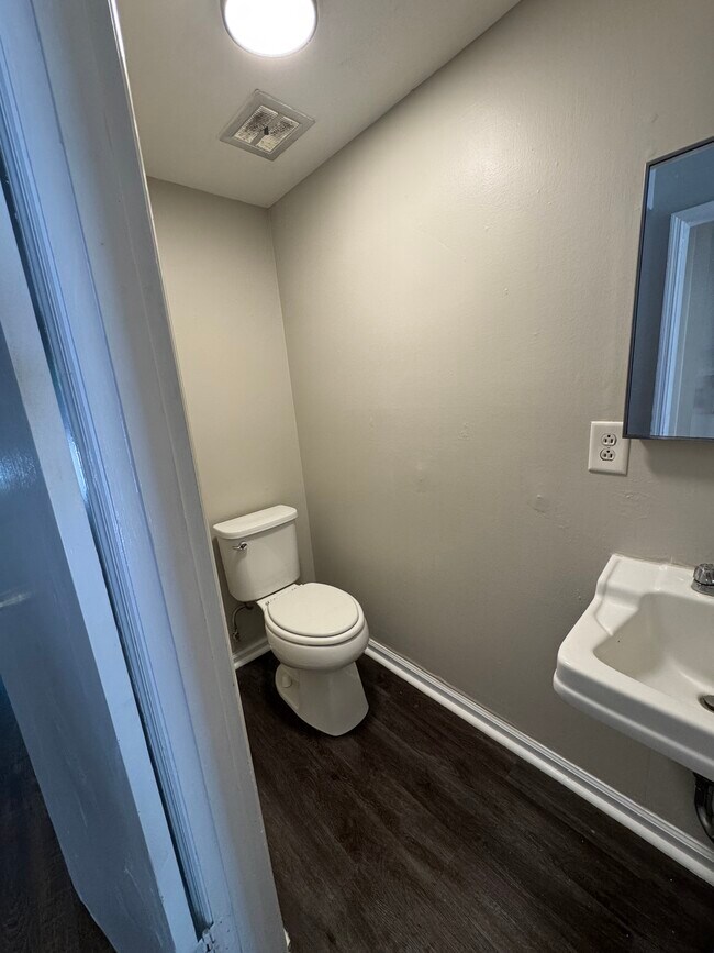 Photo - 156 Kenmore Pl