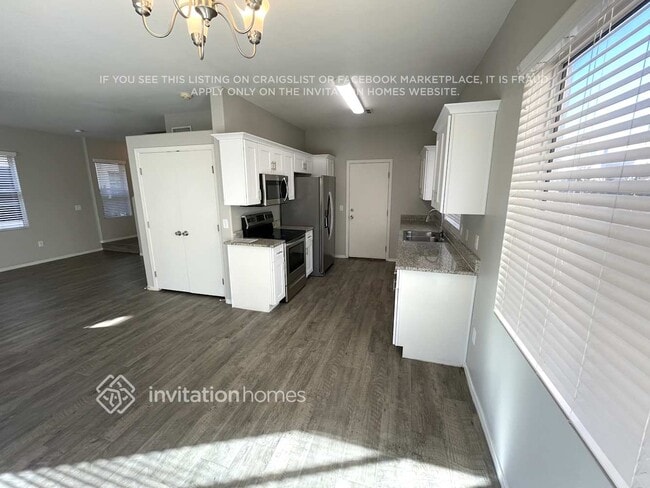 Photo - 3933 W Irwin Ave