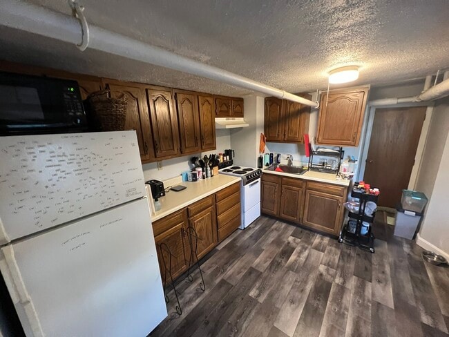 27 Cameron Ave Unit 1B