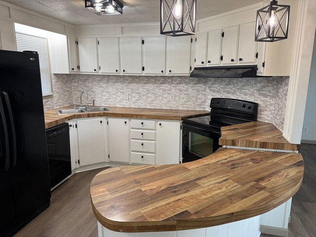 Photo - Renovated 3BR Home in Kingsport | Large Kitchen, W/D Included & Deck