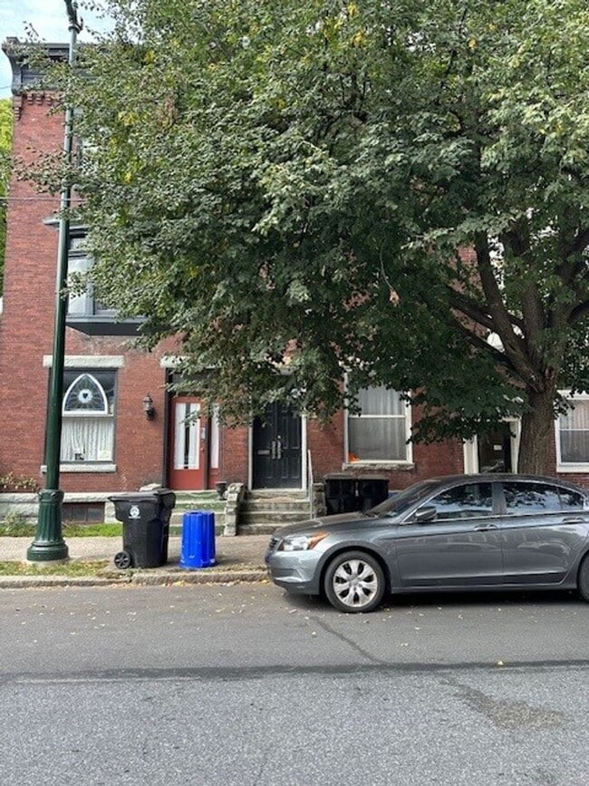 Building Photo - 204 Kelker St Unit 2