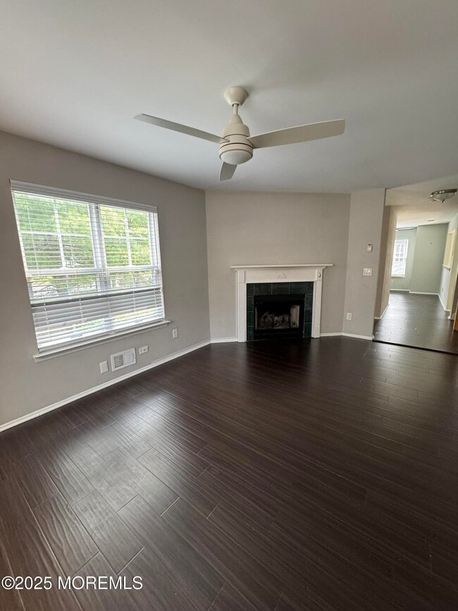 Photo - 81 Atrium Way