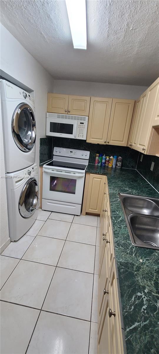 Building Photo - 10000 NW 80th Ct Unit 2214