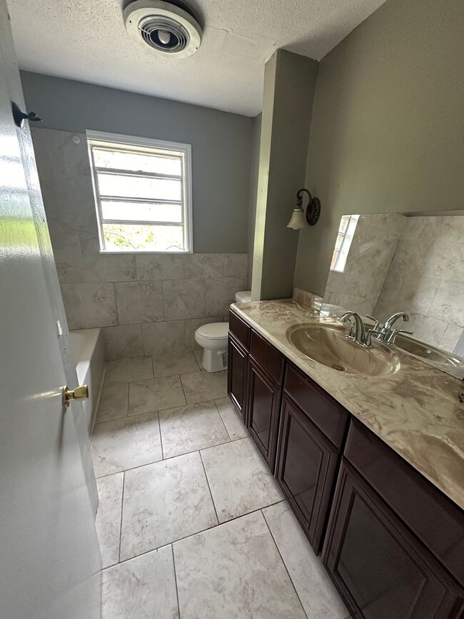 Photo - 439 Oak Grove Rd