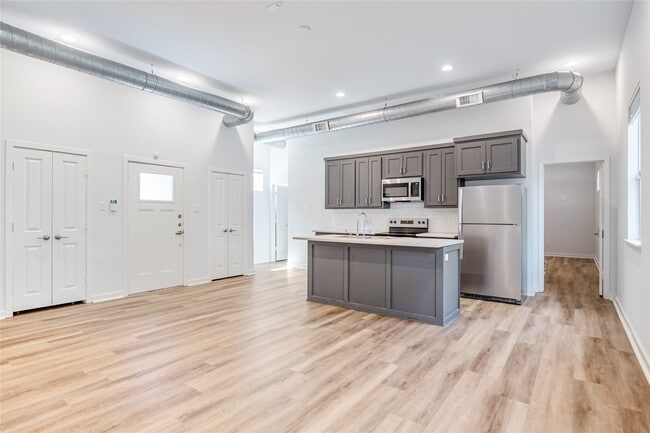 Building Photo - 3424 Tuam St Rental
