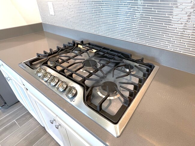 Photo - 68 Furrier Ct