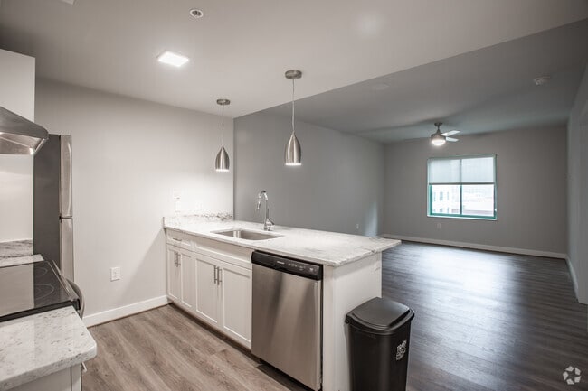 1BR,1BA,-650SF