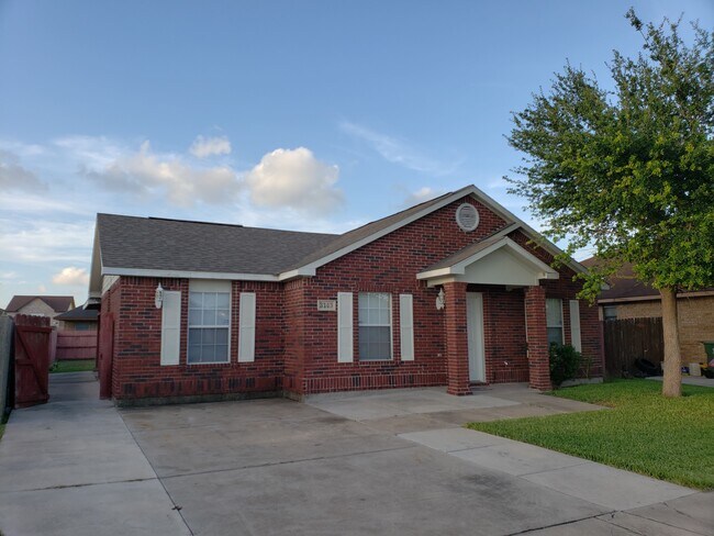 Photo - 3143 Aberdeen Dr