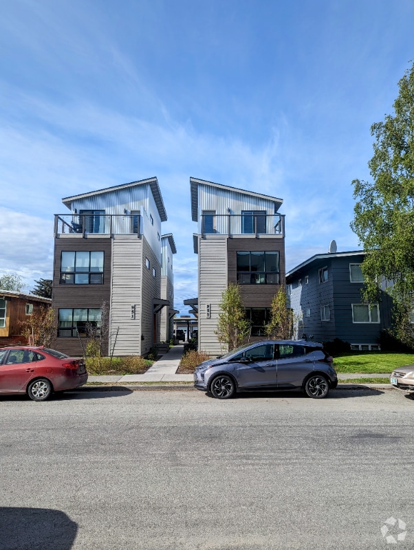 Building Photo - 957 W 12th Ave Rental