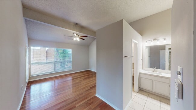 Photo - 3303 Golden Trails Dr Unit 101