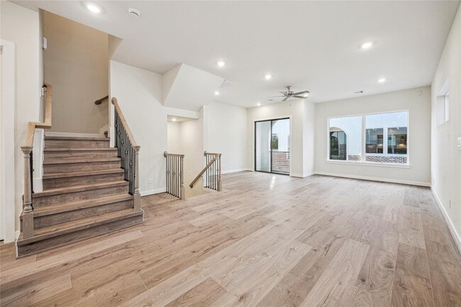 Photo - 3075 Hicks St