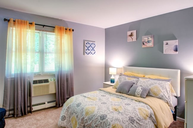 Pointe Breeze Apartments LLC
