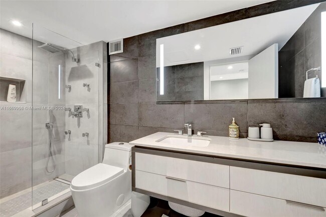 Photo - 2301 Collins Ave Unit 634/635