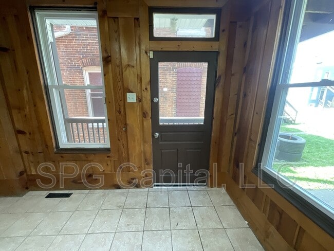 Photo - 233 W Jackson St