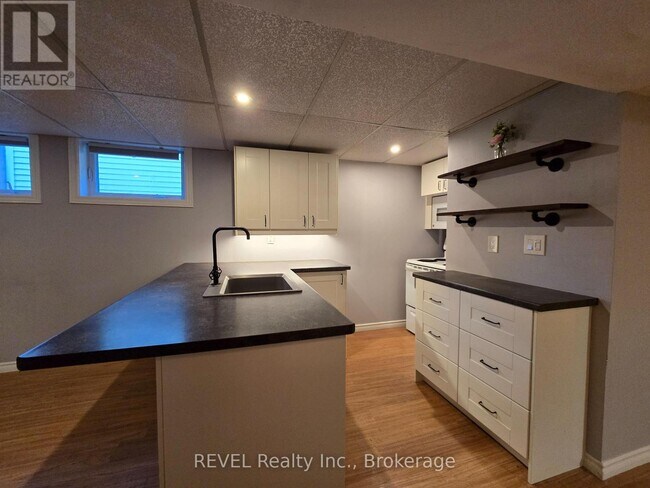 Photo - 33 Dundas Crescent