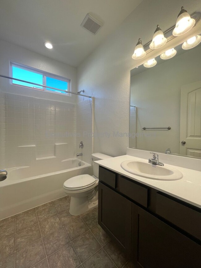 828 Sophie Ct