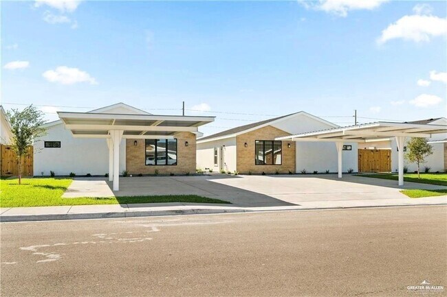 2104 E San Andrea St Unit 1