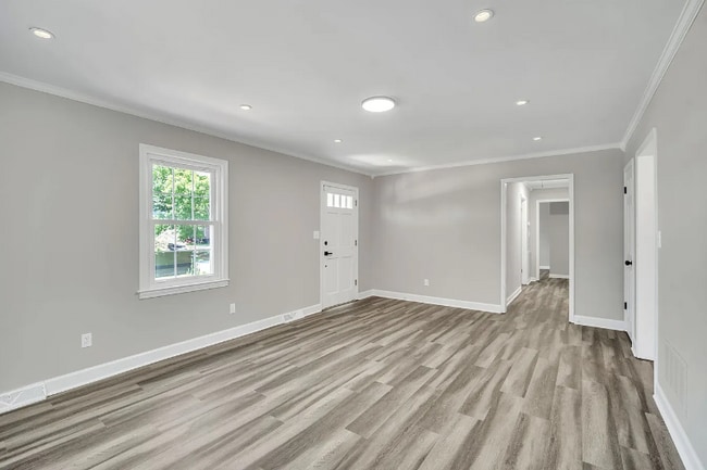 Photo - 120 Abbotsford Dr