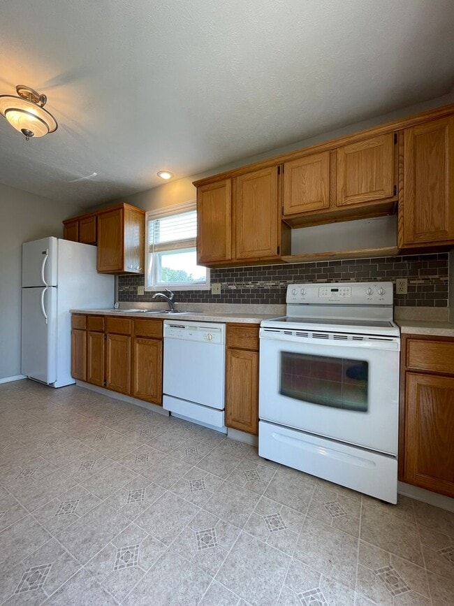 Photo - 2 Bedroom Townhome - Close to ISU Campus & Heartland