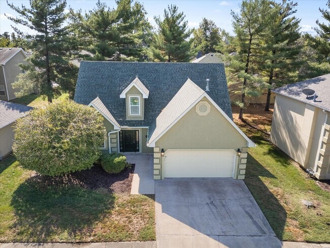 Photo - 412 N Village Cir