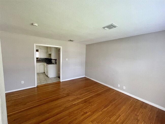 Photo - 617 Fostoria Ln