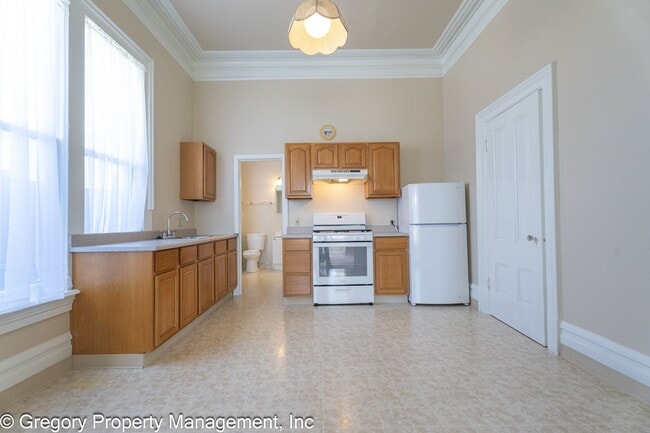 Building Photo - 1548 9th St Unit C Rental